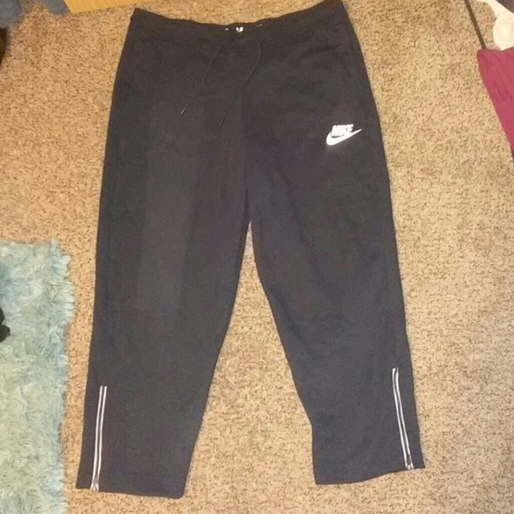 Women's L Capri Nike Sweatpants